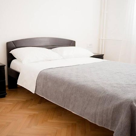 Downtown, Spacious, 2 Bedroom Apartment Βελιγράδι Εξωτερικό φωτογραφία