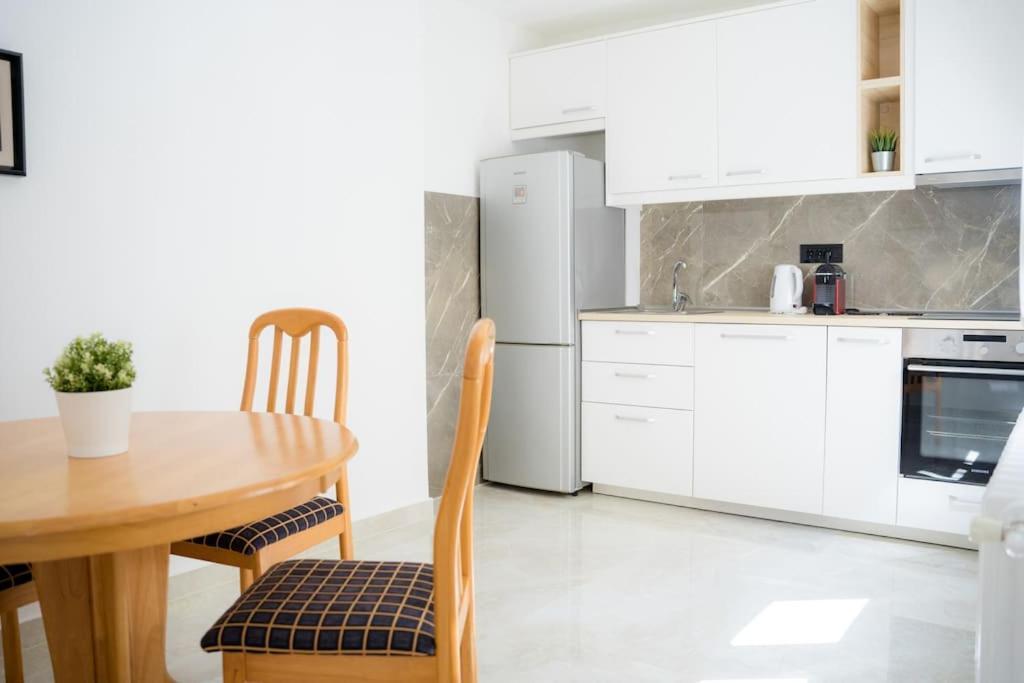 Downtown, Spacious, 2 Bedroom Apartment Βελιγράδι Εξωτερικό φωτογραφία
